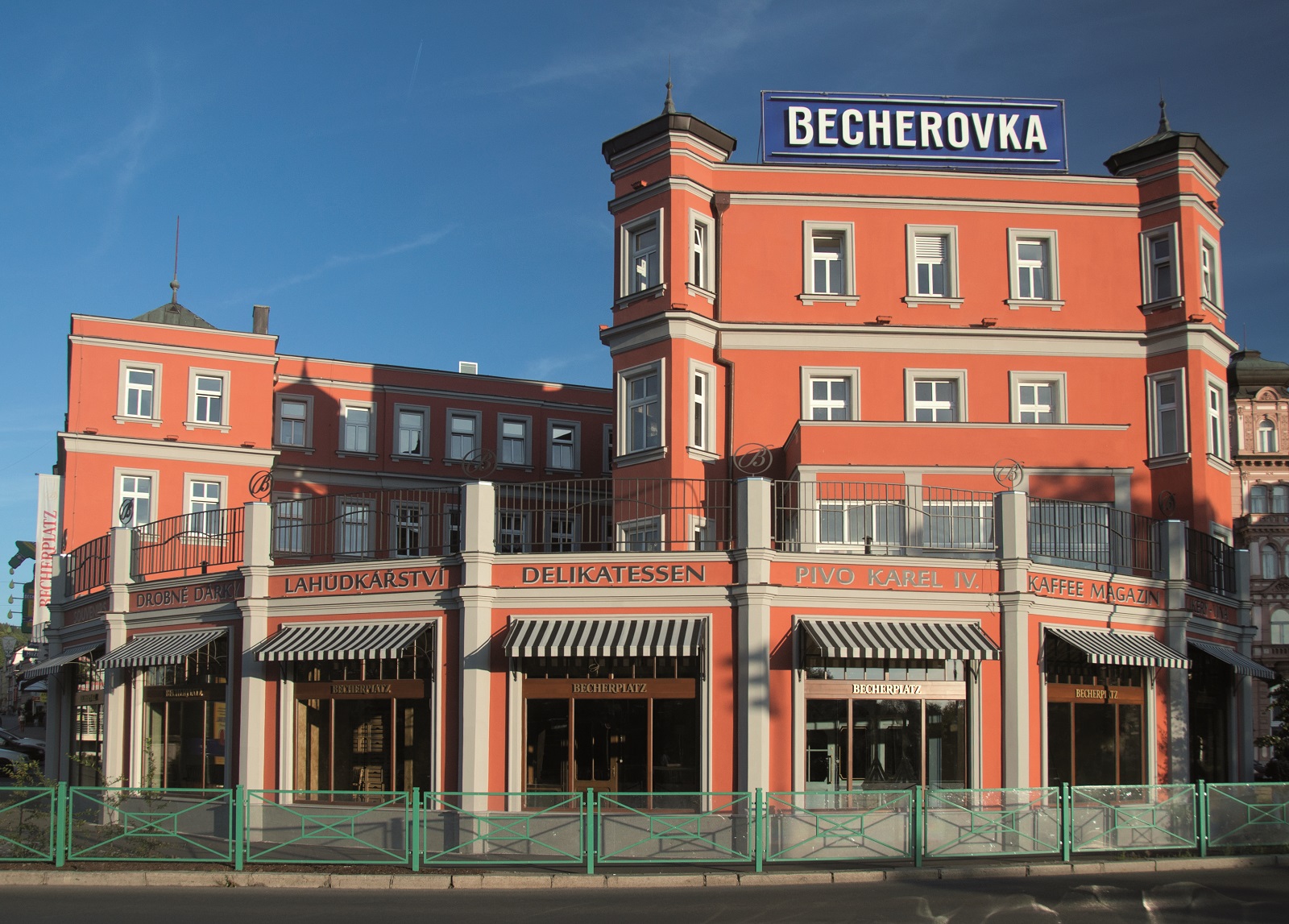 Centrum Becherplatz, K.Vary